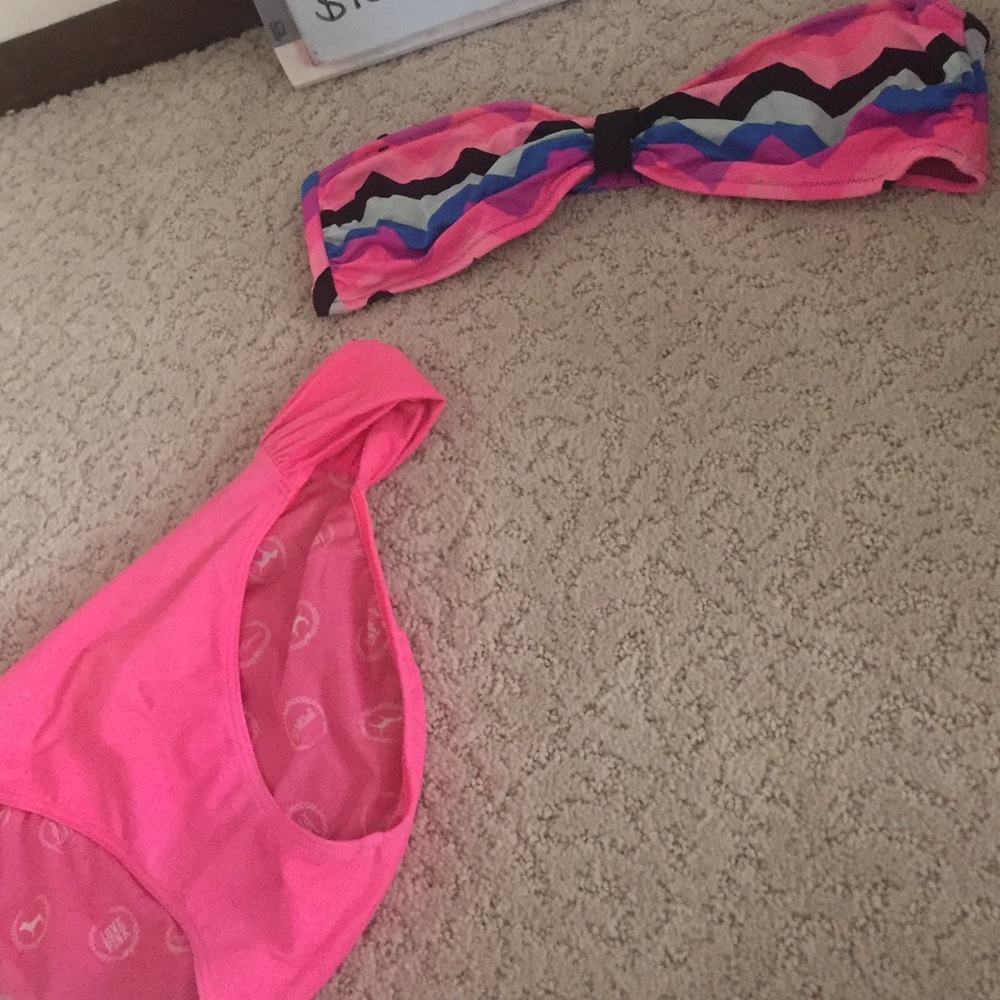 Cute strapless swimsuit